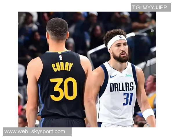 克莱汤普森:勇士队的三分射手与不屈精神的象征 克莱汤普森:勇士队的三分射手与不屈精神的象征