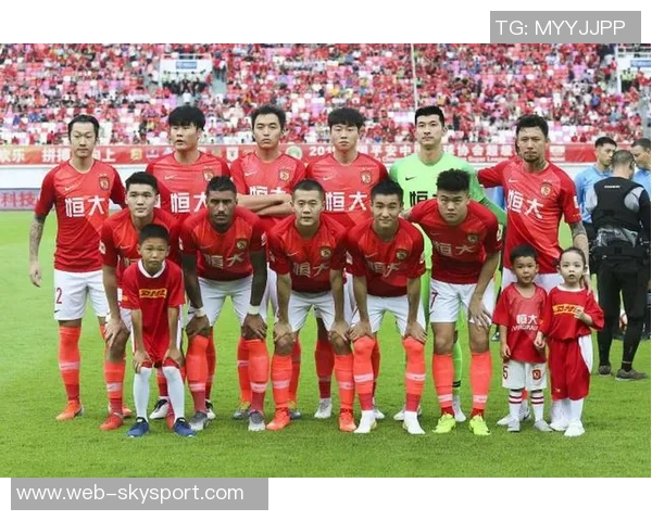 明天上港与恒大巅峰对决谁能在这场焦点战中笑到最后